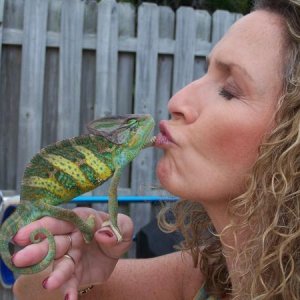 Mama giving Luie a kiss on Thanksgiving Day 2007.