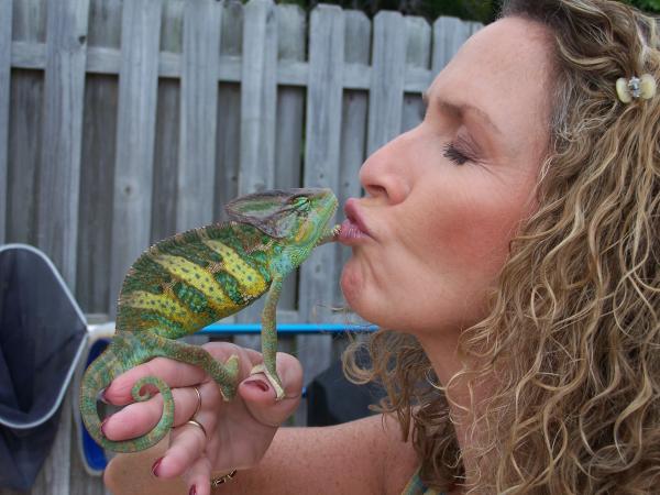 Mama giving Luie a kiss on Thanksgiving Day 2007.